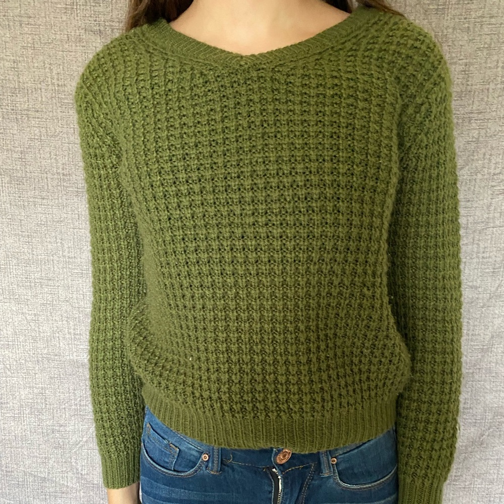 Forever 21 olive green sweater size 9-10 kids